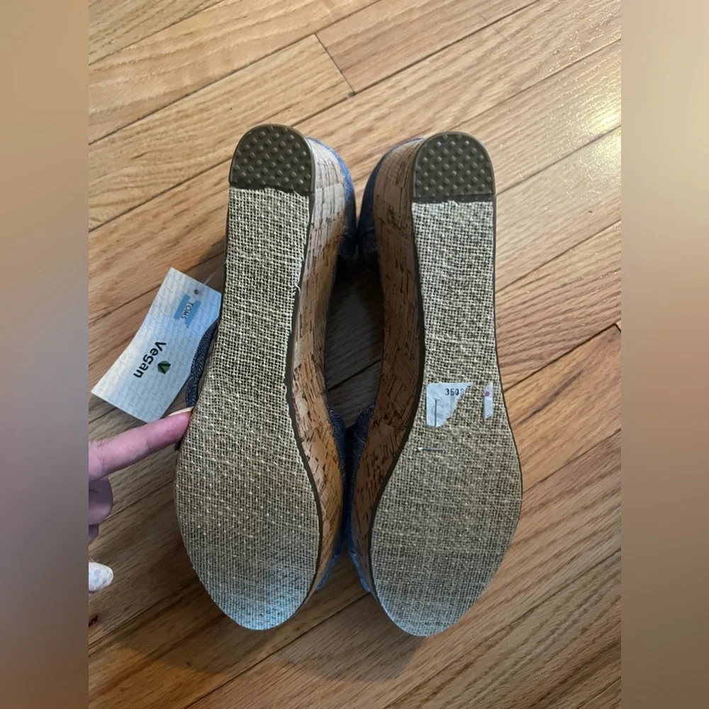 Toms‎ wedges